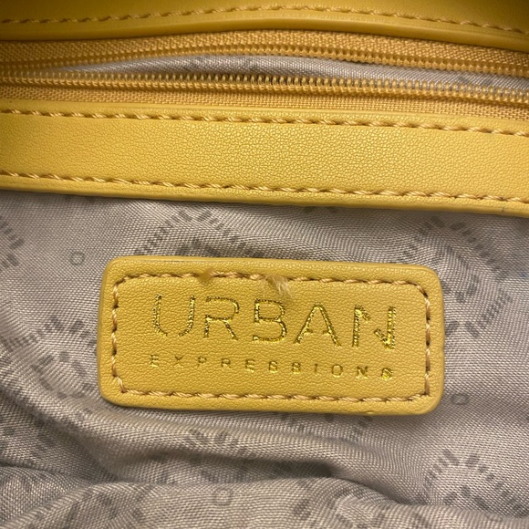 Vegan leather butter yellow purse - Picture 3 of 4